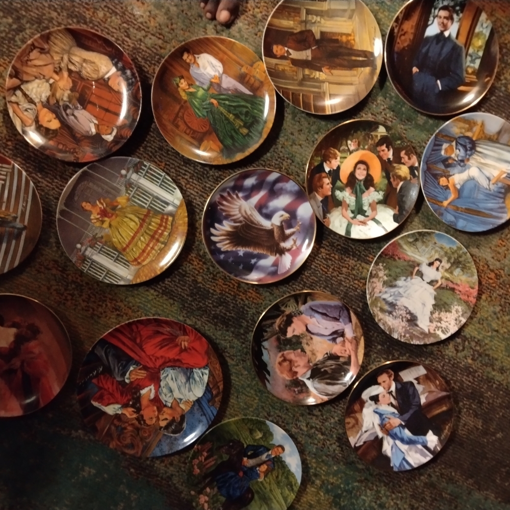 Decorative Art Glass Plates Set